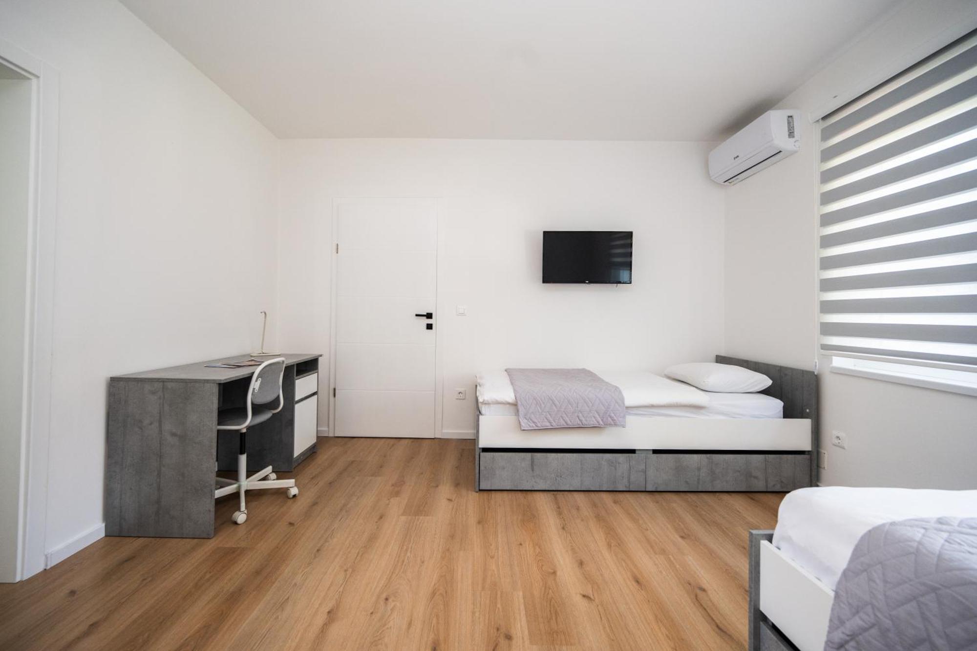 Bright 2Bdr Apartment With Balcony - Free Parking سراييفو المظهر الخارجي الصورة